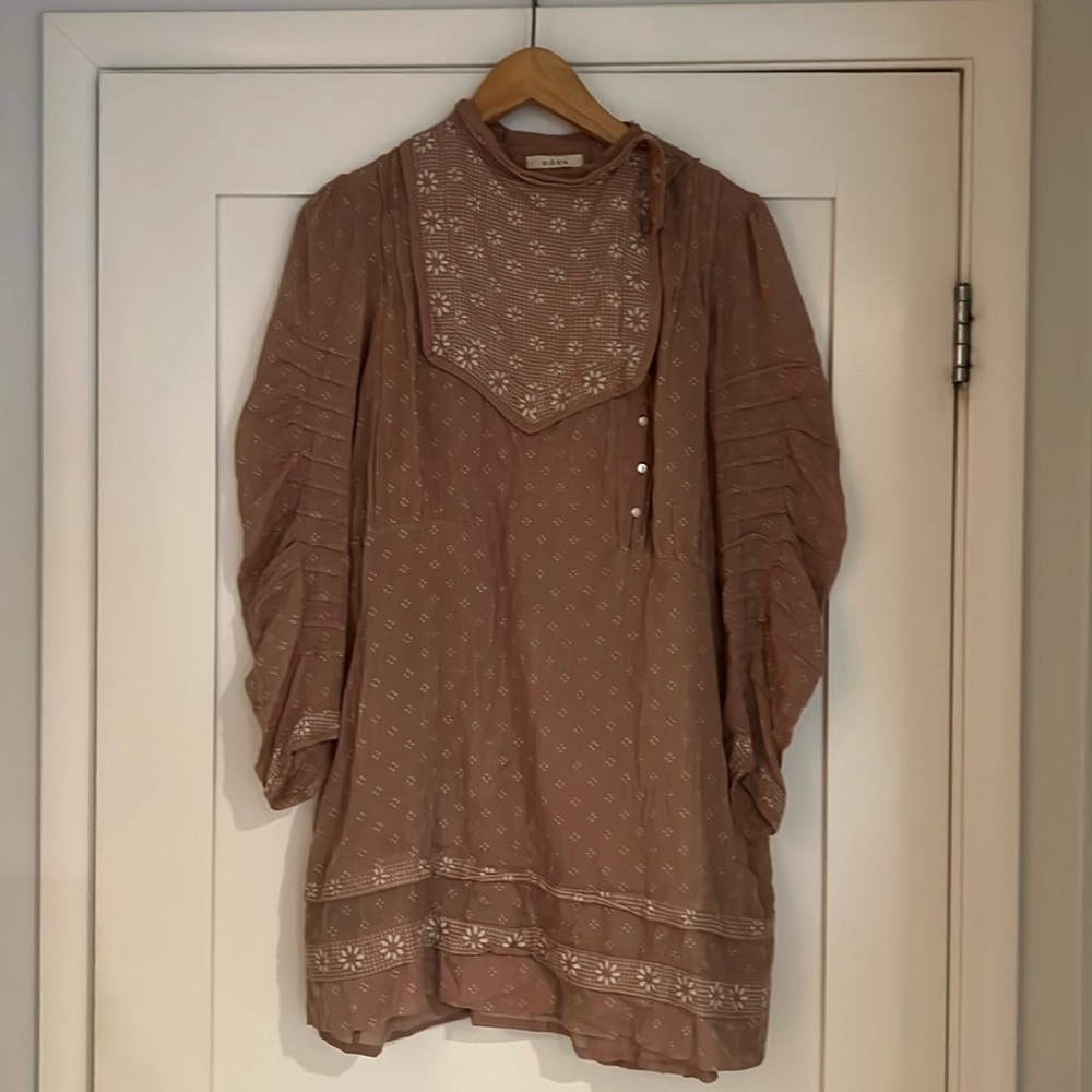 Down woman’s dress. Slip included.